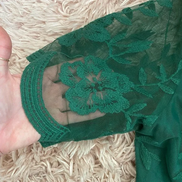 Lace Dress - Picture 6 of 8